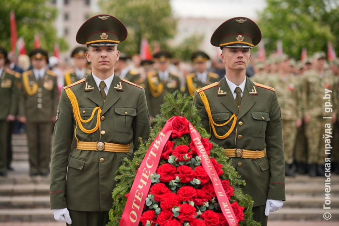 Этот день вернул мир на истерзанную белорусскую землю… В Гомеле на Аллее Героев прошли мероприятия, приуроченные ко Дню Победы